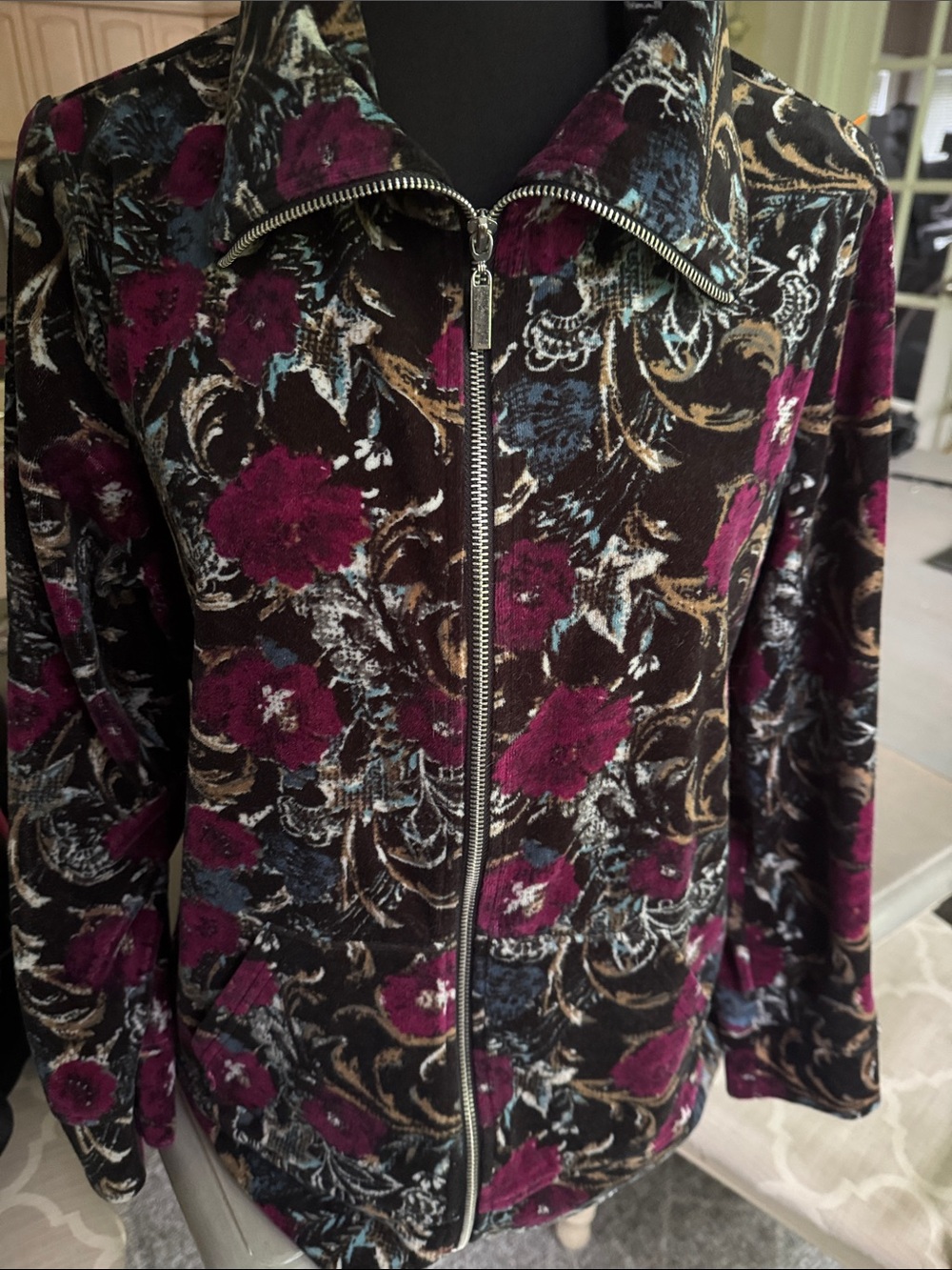 Floral Velvet Zip-Front Jacket in Deep Berry, Black - Size Large